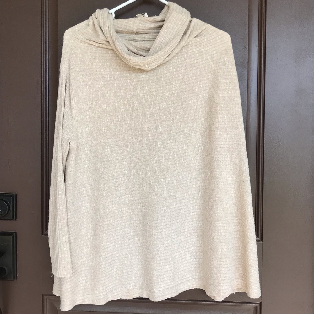 Umgee tan turtle neck.